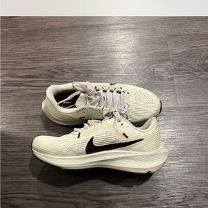 Nike Pegasus Running Shoes size 5